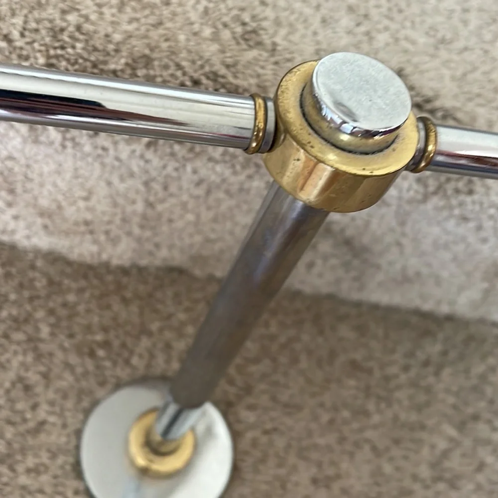 Hand towel holder